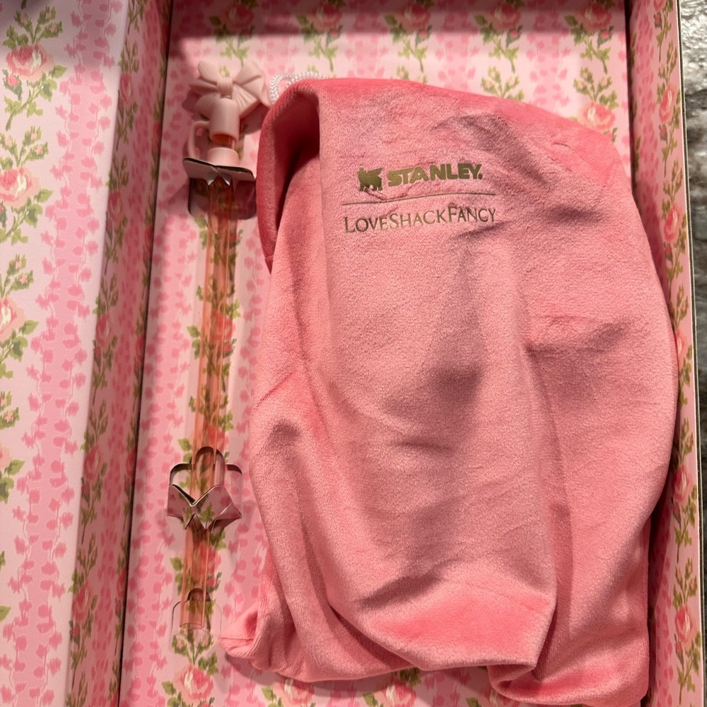 LoveShackFancy Pink Floral Gift Box - Picture 3 of 5